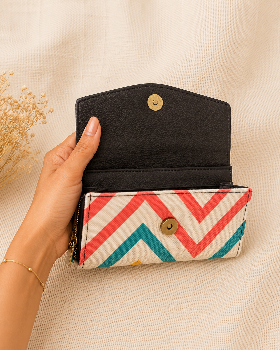 Women's Detachable Mobile Sling Wallet Bag – Canvas Chevron Print Crossbody Phone Purse with Zip Closure & Removable Strap